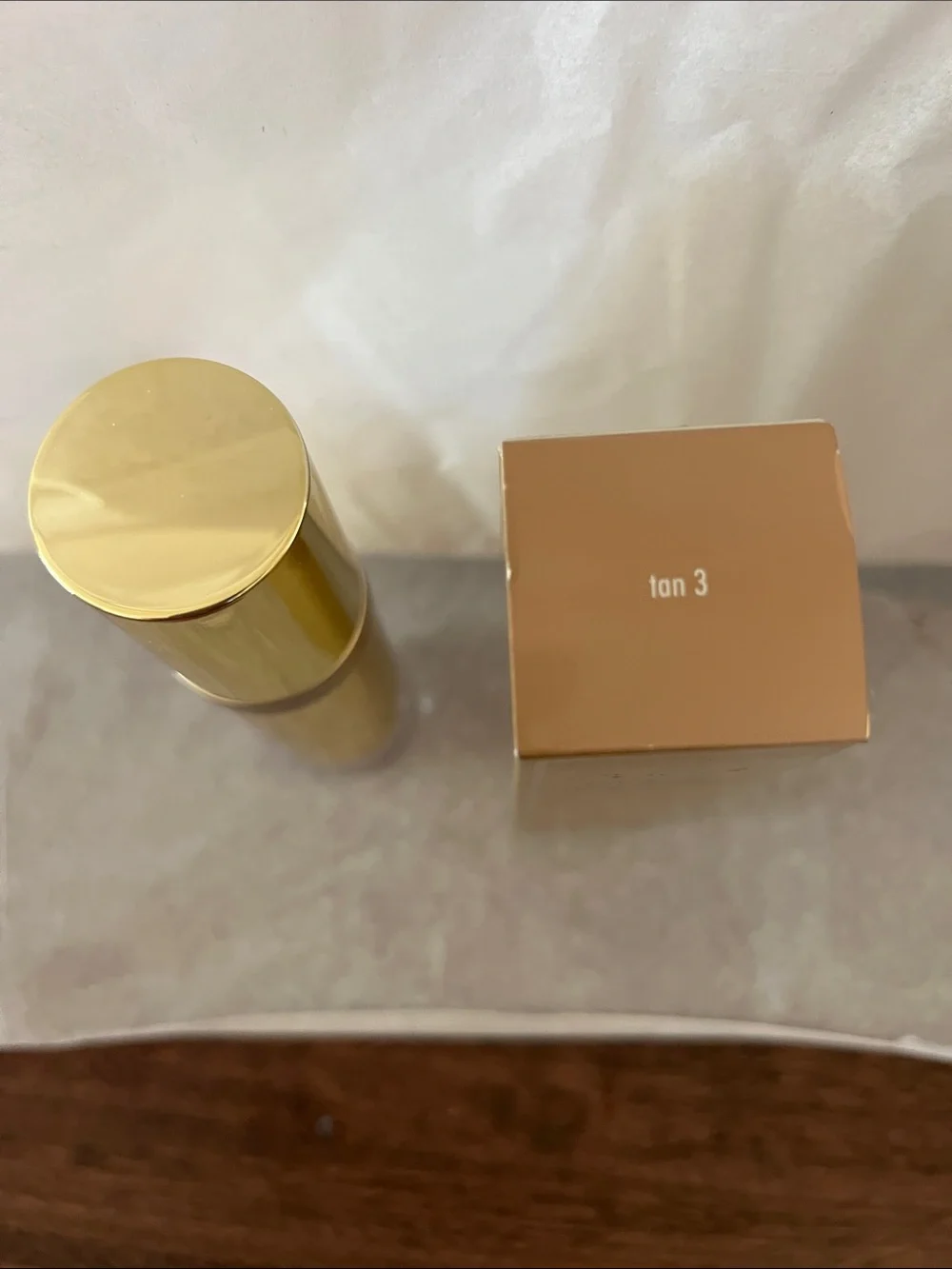 Stila Hide & Chic Fluid Foundation — Gold Packaging